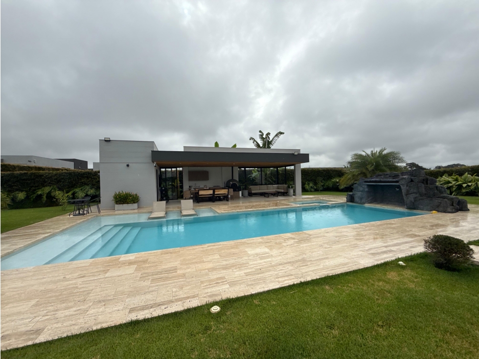 CASA EN VENTA EN CERRITOS CON PISCINA, JACUZZI + ZONAS SOCIALES — foto 2