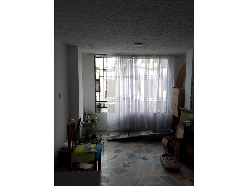 Apartamento en primer piso +parqueadero cubierto +buena ubicación — foto 4