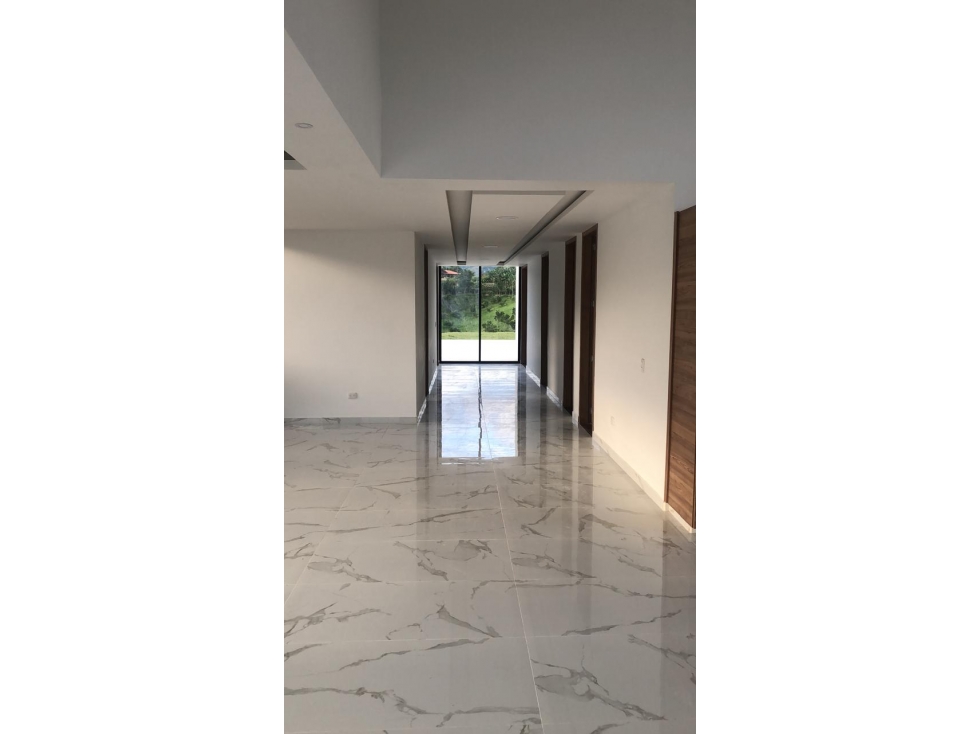 HERMOSA CASA CAMPESTRE DE 2 NIVELES EN COMBIA — foto 3