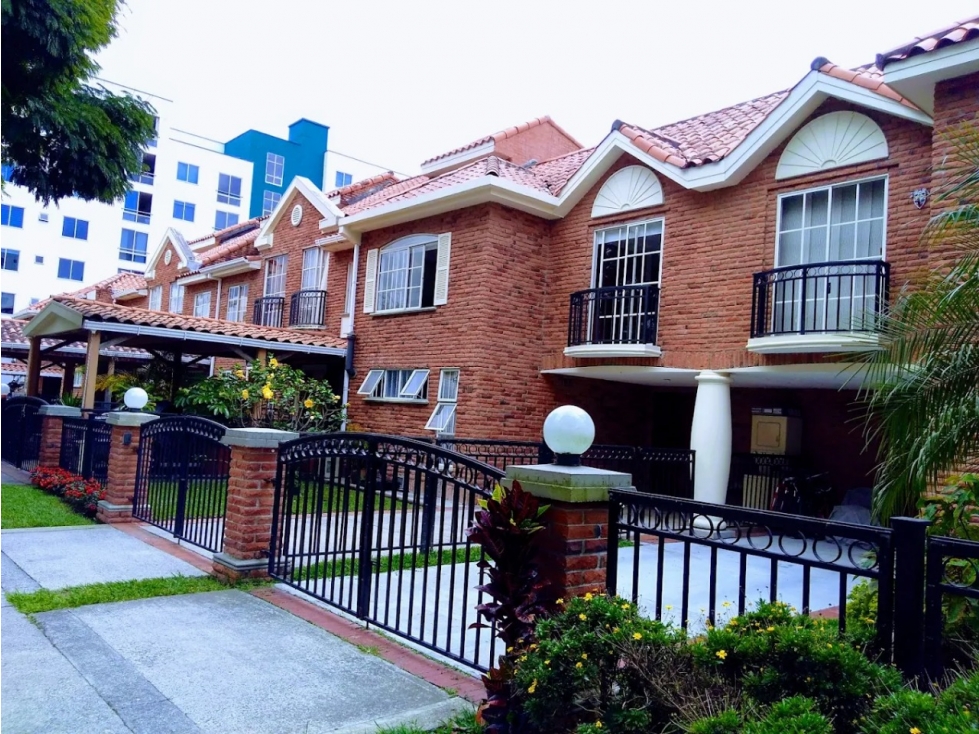 Moderna Casa en Pinares Pereira