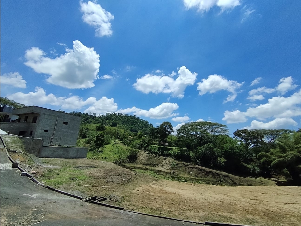 LOTE EN VENTA EN COMBIA PARCELACIÓN CON LAGO Y URBANISMO LISTO — foto 4