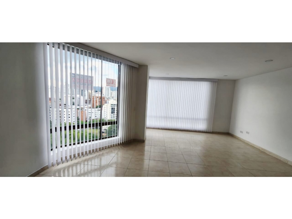 APARTAMENTO EN VENTA EN ÁLAMOS PISO ALTO + 2 PARQUEADEROS.