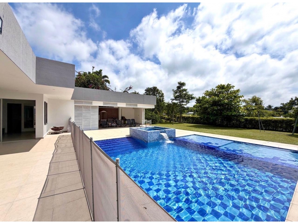 CASA CAMPESTRE - LOTE PLANO, PISCINA Y JACUZZI