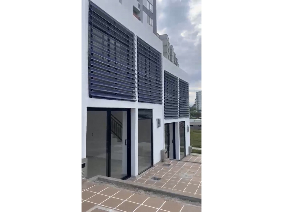 Renta de local nuevo para su próximo negocio - Vía Condina - 1