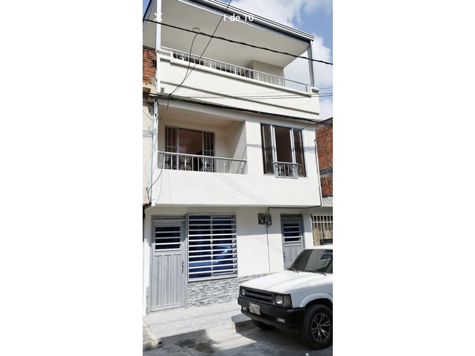 Casa en venta con seis habitaciones, patio y miradores