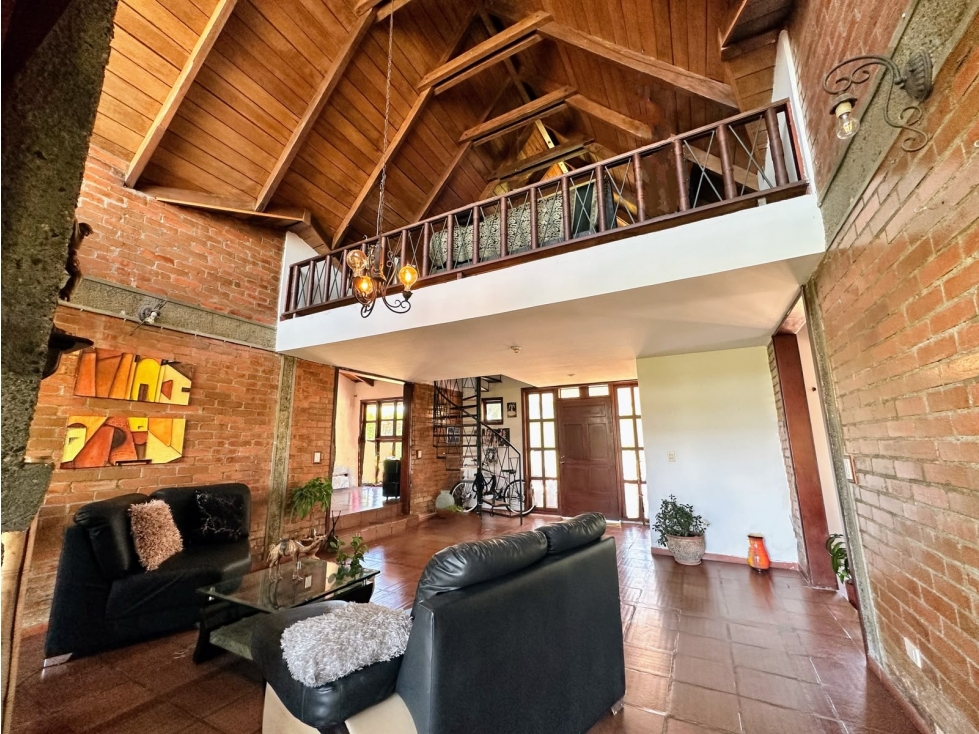 Casa campestre con lote de 3.027 m², balcones y zona BBQ - 2