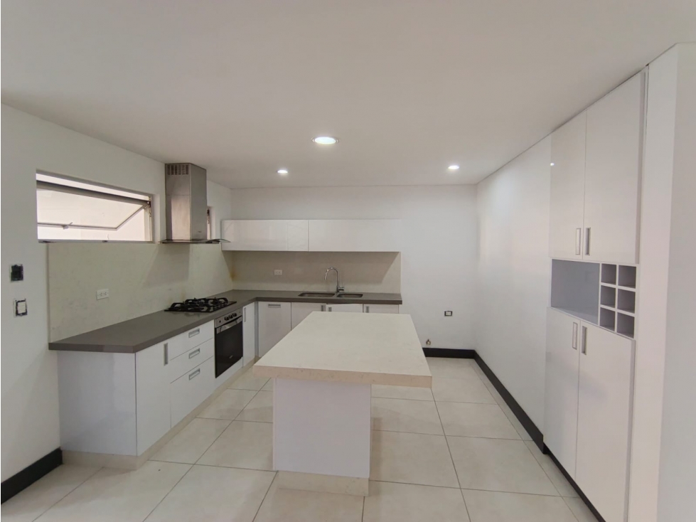 Casa en venta en Villa Olímpica con 4 habitaciones y garaje — foto 3