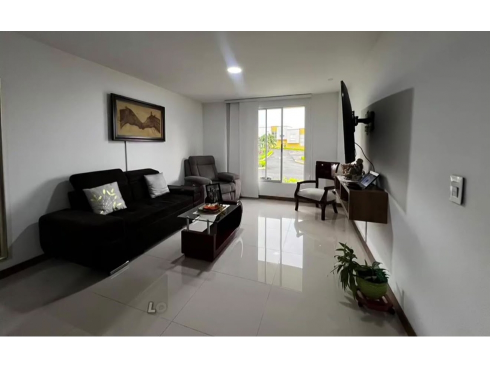 Casa esquinera en Mirador del Colibrí con parqueadero doble — foto 3