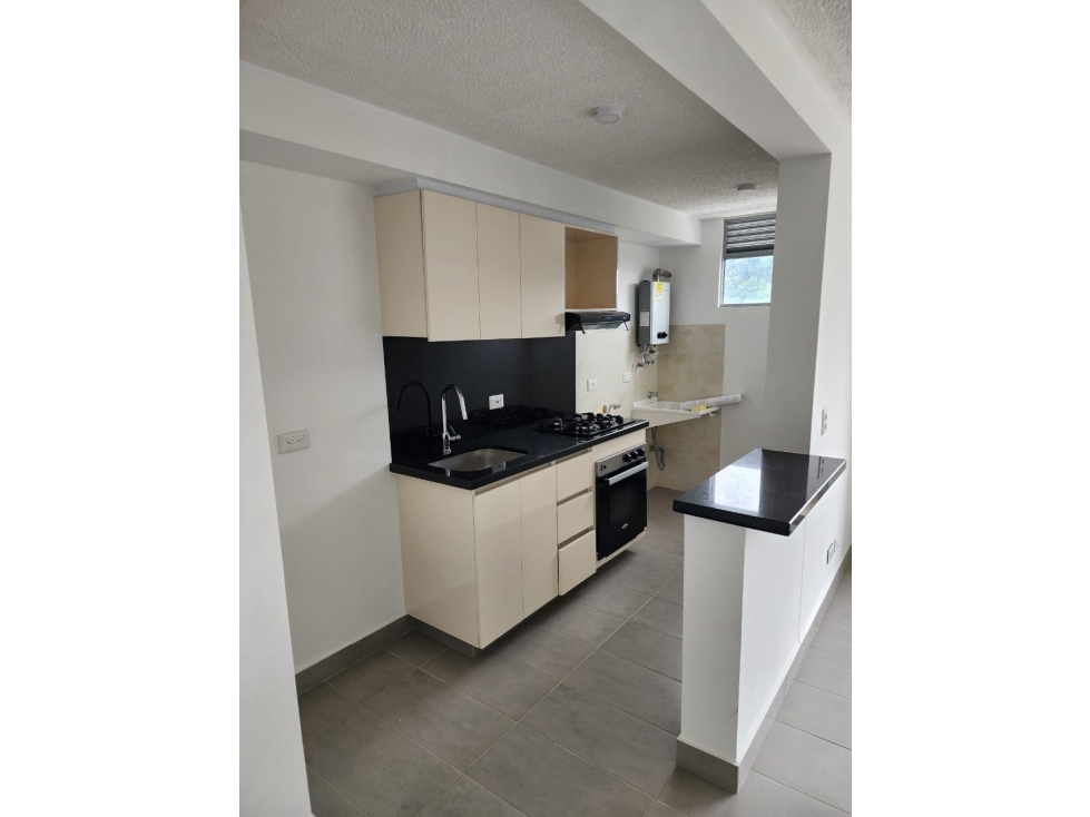 APARTAMENTO EN EL POBLADO PISO 9 CON PARQUEADERO