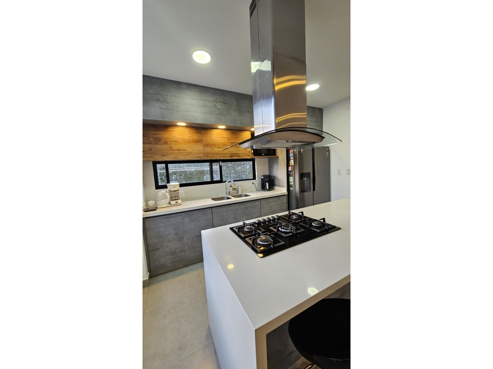 CASA CAMPESTRE EN CERRITOS - TECHOS DOBLE ALTURA, PISCINA Y JARDIN — foto 4