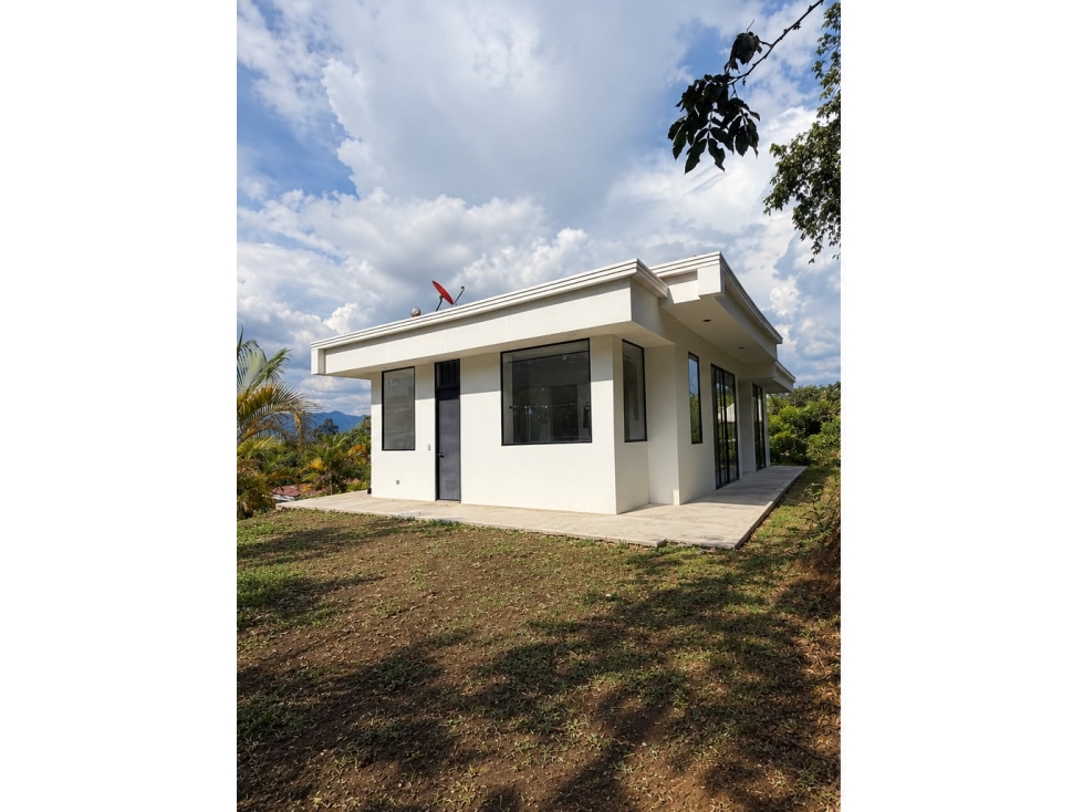 Casa campestre con estudio, espaciosa y zona BBQ proyectada