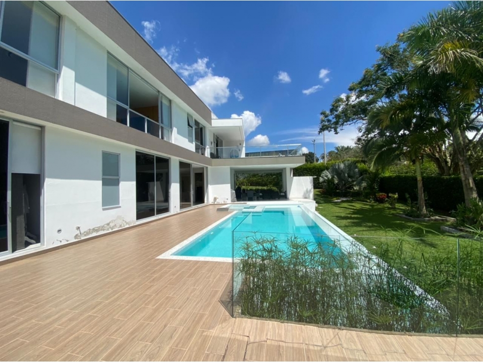 CASA PARA LA VENTA EN MALABAR CERRITOS