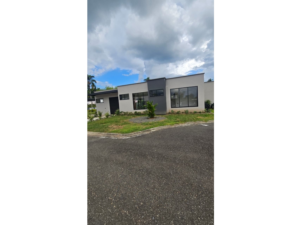 CASA CAMPESTRE EN VENTA EN CERRITOS CONDOMINIO CON LOTE AMPLIO 