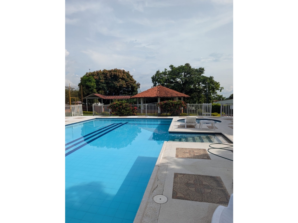 Casa campestre vía Alclá con 7.500 m² y zonas sociales exclusivas — foto 2