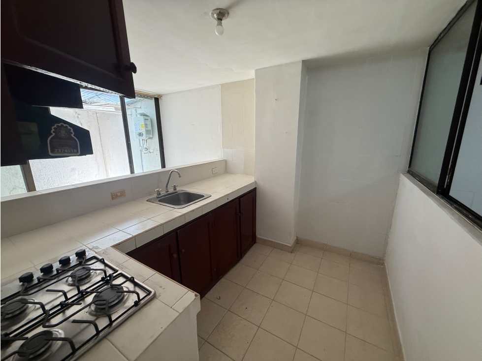 Apartaestudio en Maraya - 48 m², patio y administración incluida — foto 2