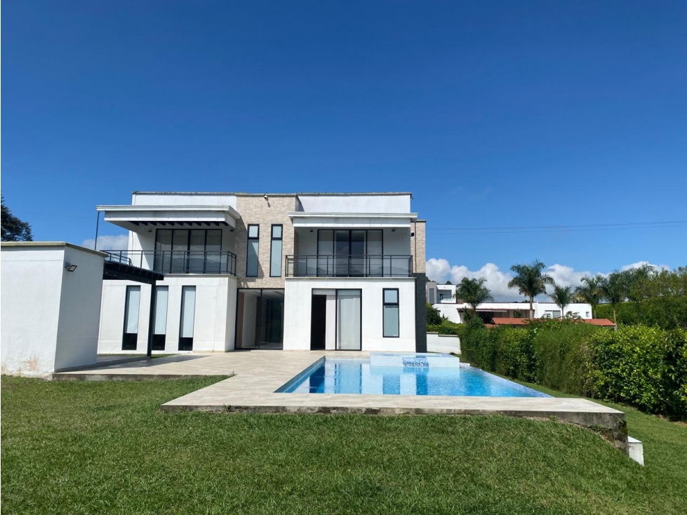 HERMOSA CASA CAMPESTRE DE 2 NIVELES EN COMBIA