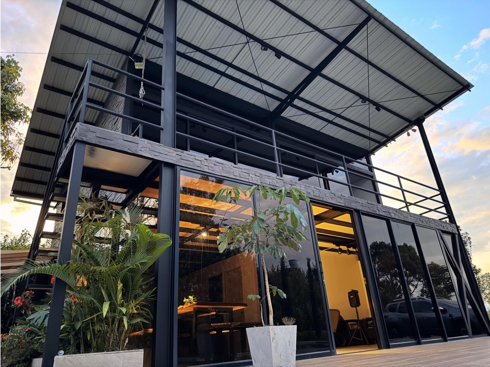 Casa campestre vía Alcalá - 4.476 m² y piscina privada