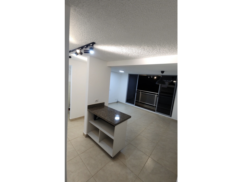 APARTAMENTO EN EL POBLADO, CON BALCÓN Y PARQUEADERO — foto 3