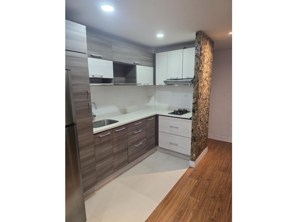 APARTAMENTO EN VENTA, CIRCUNVALAR PISO 9, BALCÓN Y PARQUEADERO — foto 4