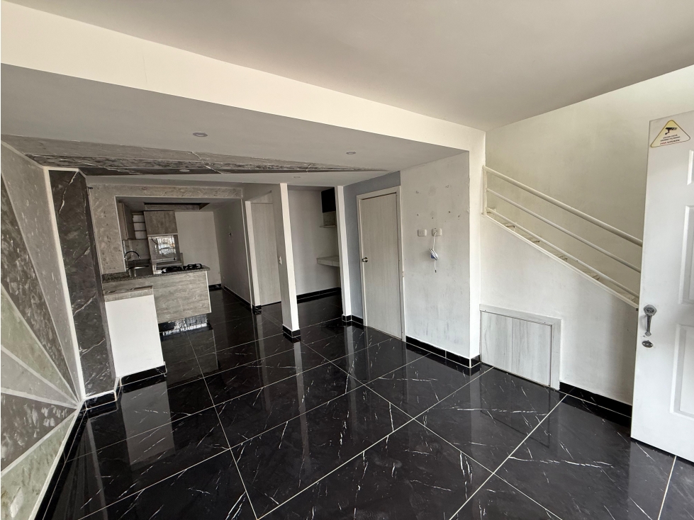 Casa en venta en Dosquebradas - Tres niveles, terraza y estudio — foto 2