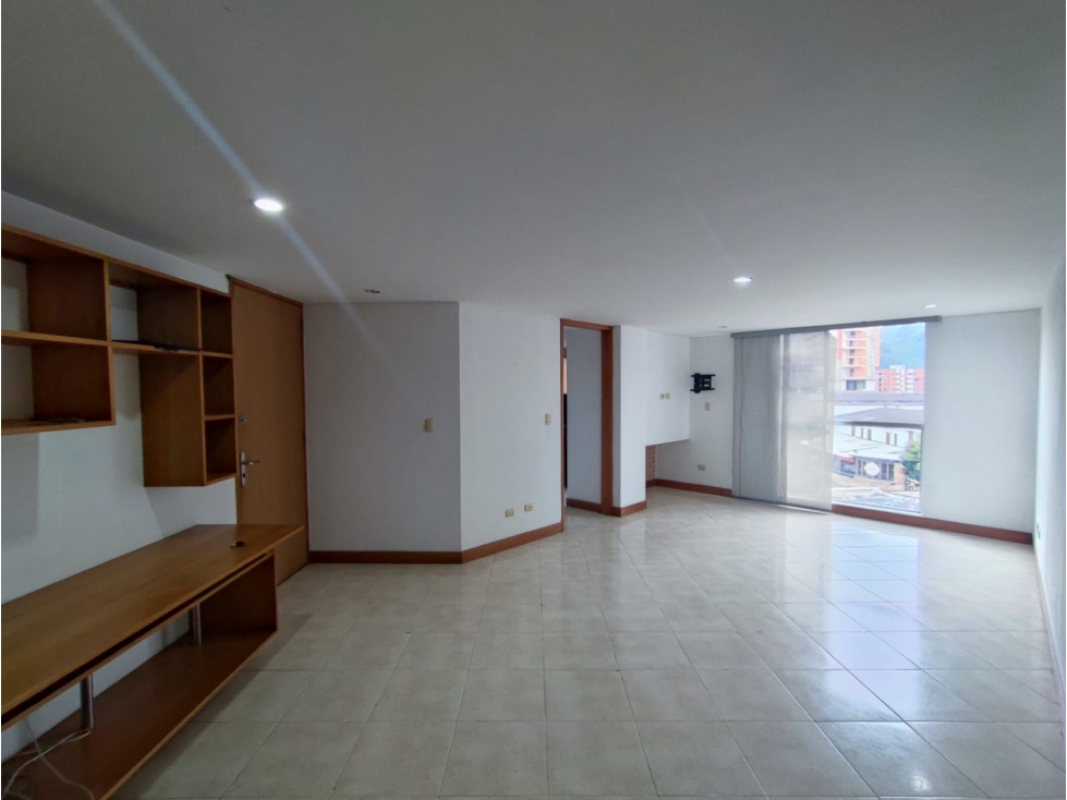 APARTAMENTO EN PINARES - 2 HABITACIONES, BALCÓN Y PARQUEADERO — foto 3