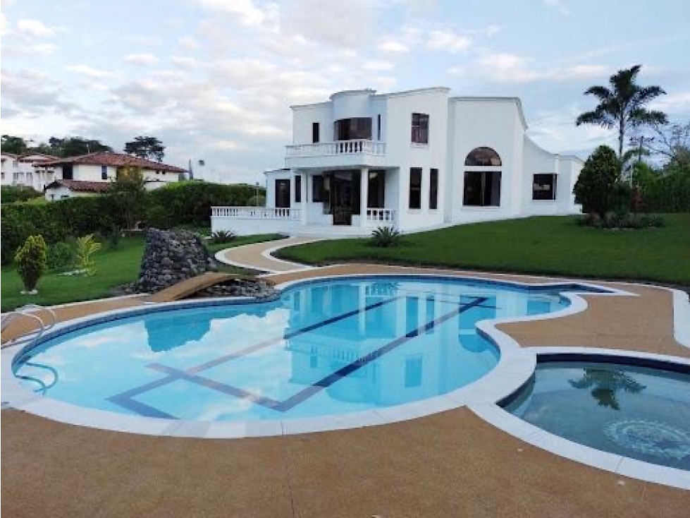 Casa campestre en Condominio, con piscina privada y acabados de lujo