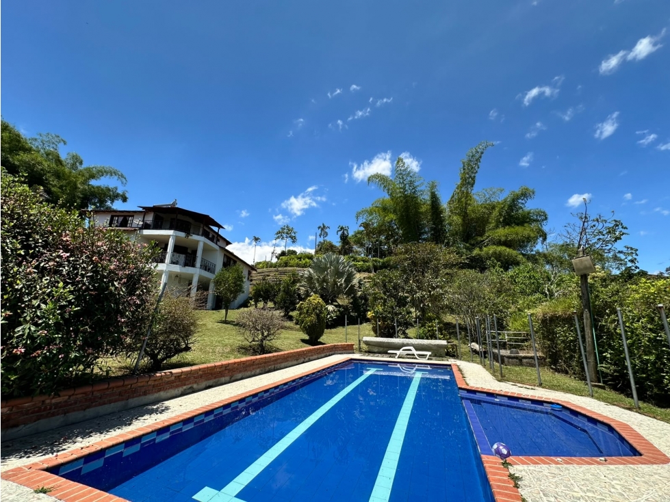 Casa campestre con piscina, jacuzzi y lote de 5.950 m² - 2