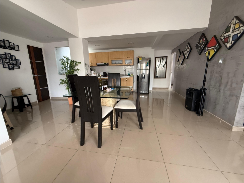 APARTAMENTO GRANDE CON PARQUEADERO EN EL CENTRO DE PEREIRA — foto 2