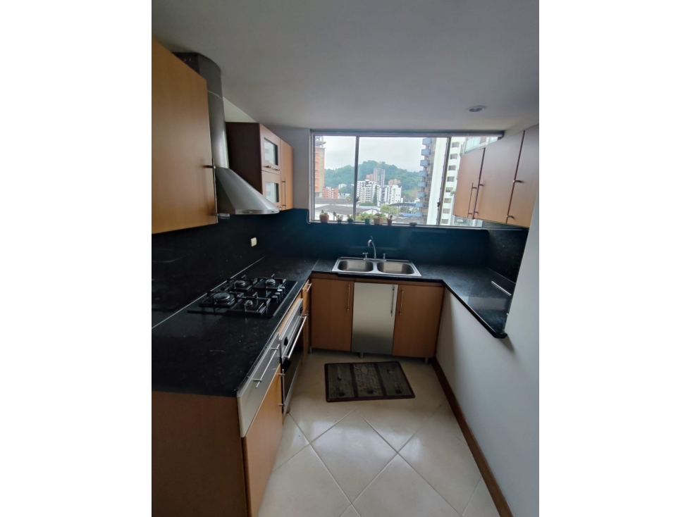 APARTAMENTO EN PINARES - 2 HABITACIONES, BALCÓN Y PARQUEADERO