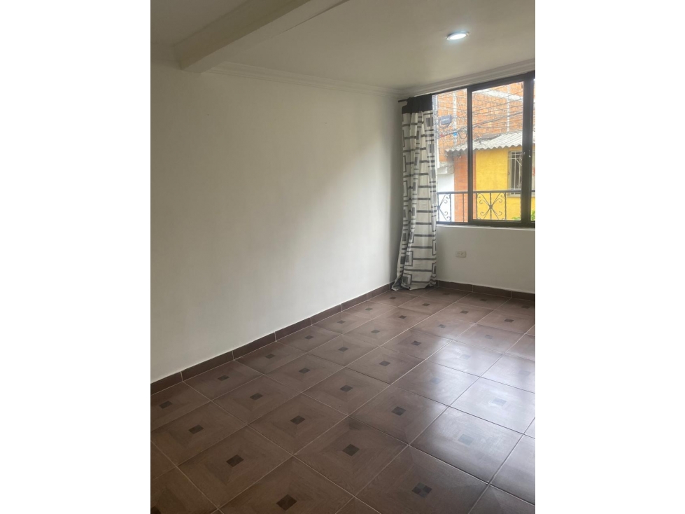 CASA EN VENTA EN CUBA 3 NIVELES CON OPCIÓN DE AMPLIACIÓN — foto 3