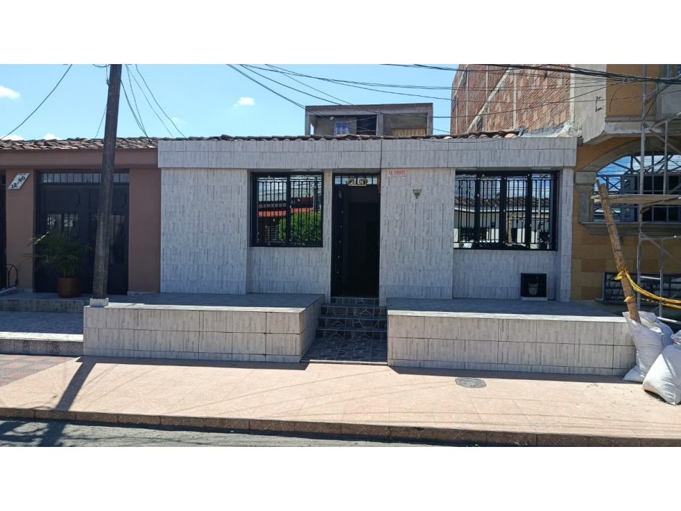 Amplia casa en venta La Virginia, Risaralda - 1