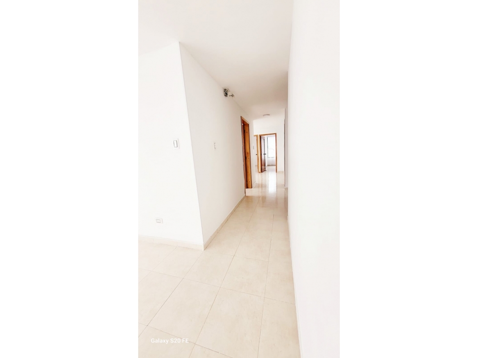 Apartamento exclusivo en Álamos con parqueadero doble y oficina — foto 2