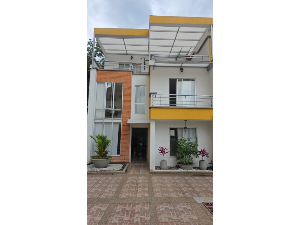 CASA ESQUINERA EN VENTA RESERVAS DE LA PRADERA