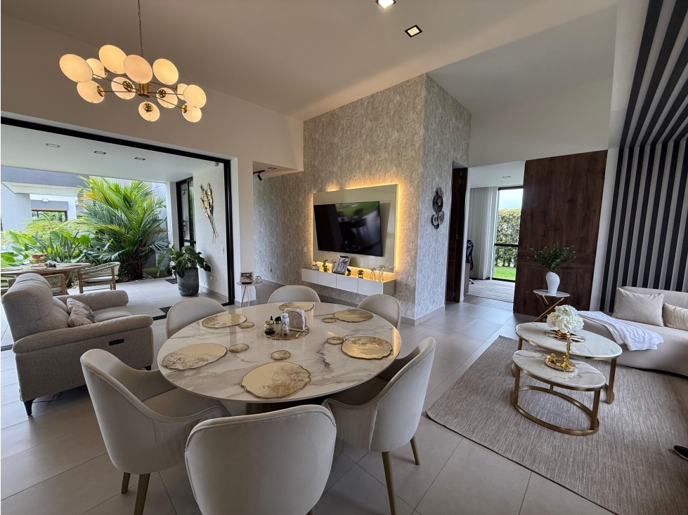 CASA EN VENTA EN CERRITOS CON PISCINA, JACUZZI + ZONAS SOCIALES — foto 4