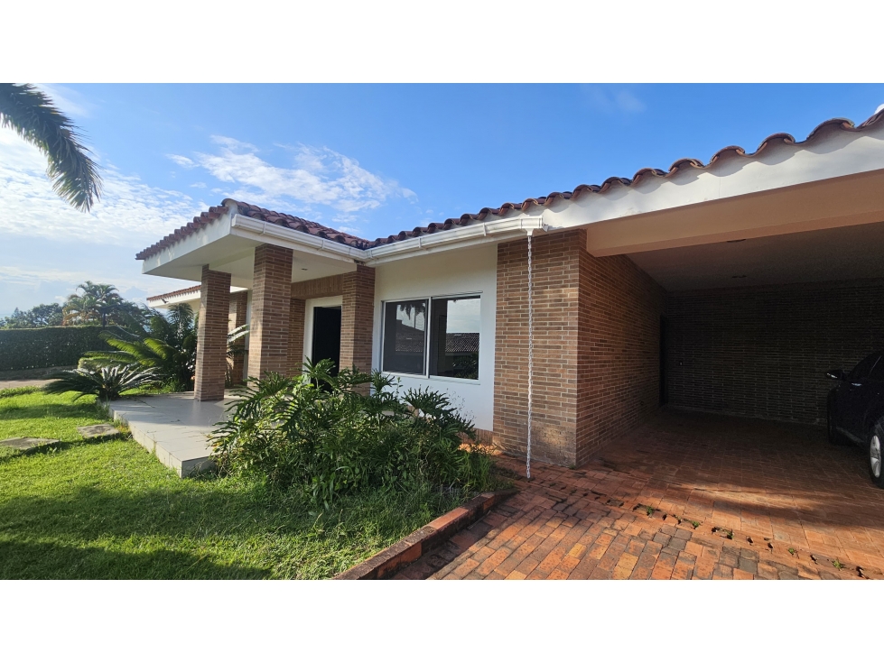 CASA CAMPESTRE EN CERRITOS LOTE 1690 M² + TURCO Y SEGURIDAD 24H