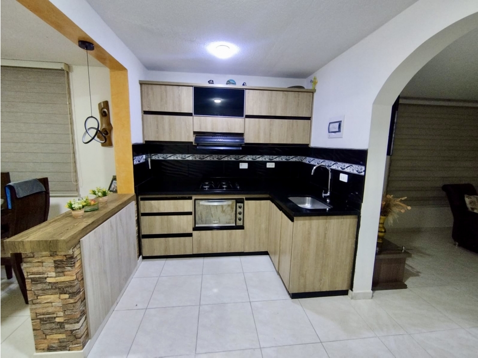 Casa esquinera de 2 pisos en La Hermosa, Santa Rosa de Cabal — foto 3
