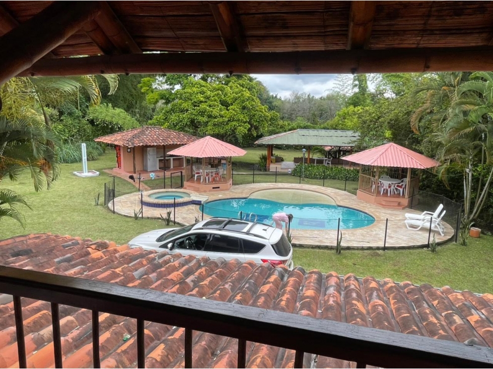 HERMOSA CASA FINCA EN CERRITOS