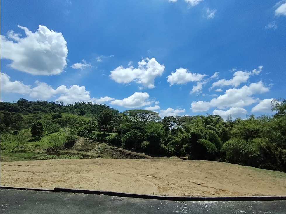 LOTE EN VENTA EN COMBIA PARCELACIÓN CON LAGO Y URBANISMO LISTO