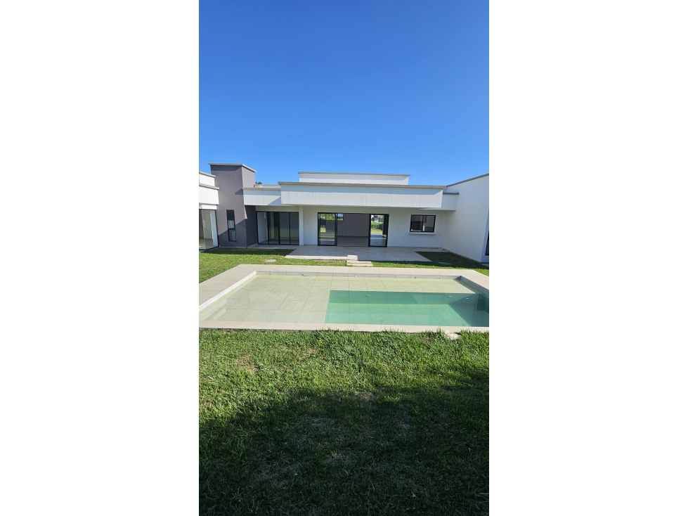 CASA CAMPESTRE EN VENTA EN CERRITOS LOTE PLANO + PISCINA — foto 2