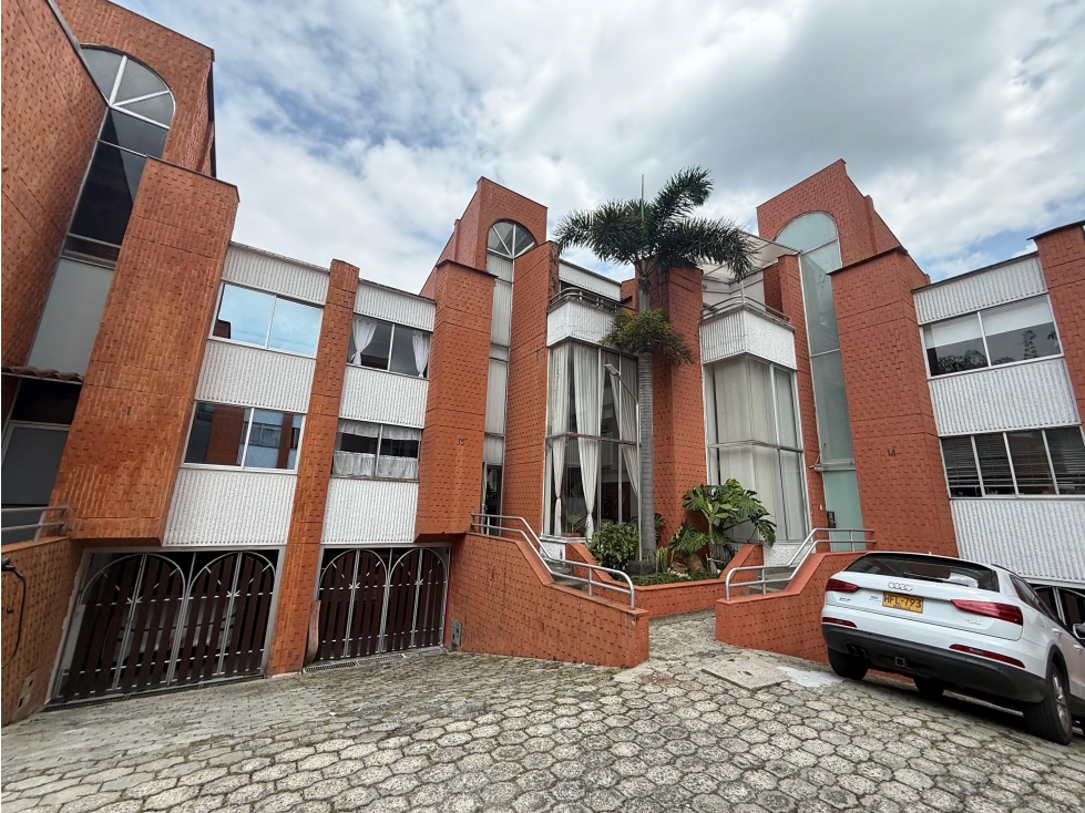 Venta: Casa Amplia en Pereira, 250 m² de Comodidad y Valorización