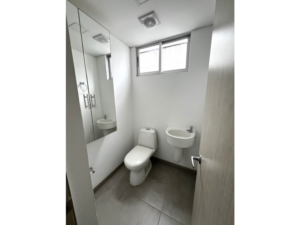 Oficina en Renta? Espacio Profesional de 30 M² con Parqueadero - 6
