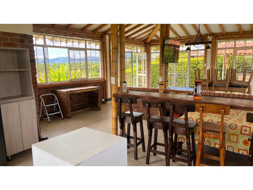 CHALET EN VENTA - CASI 4.000 M² DE NATURALEZA, VÍA A ALCALÁ - 2