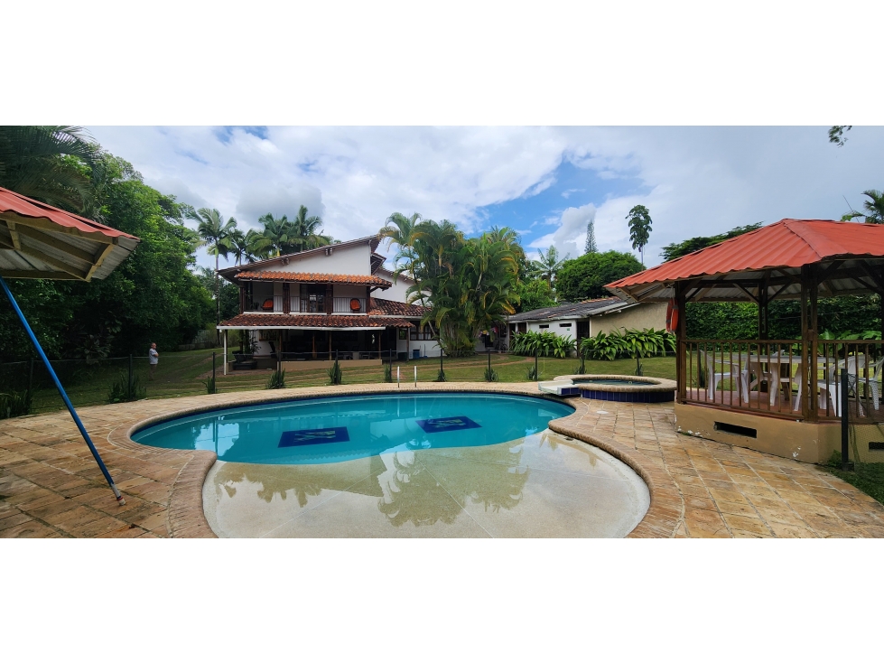 HERMOSA CASA FINCA EN CERRITOS — foto 3