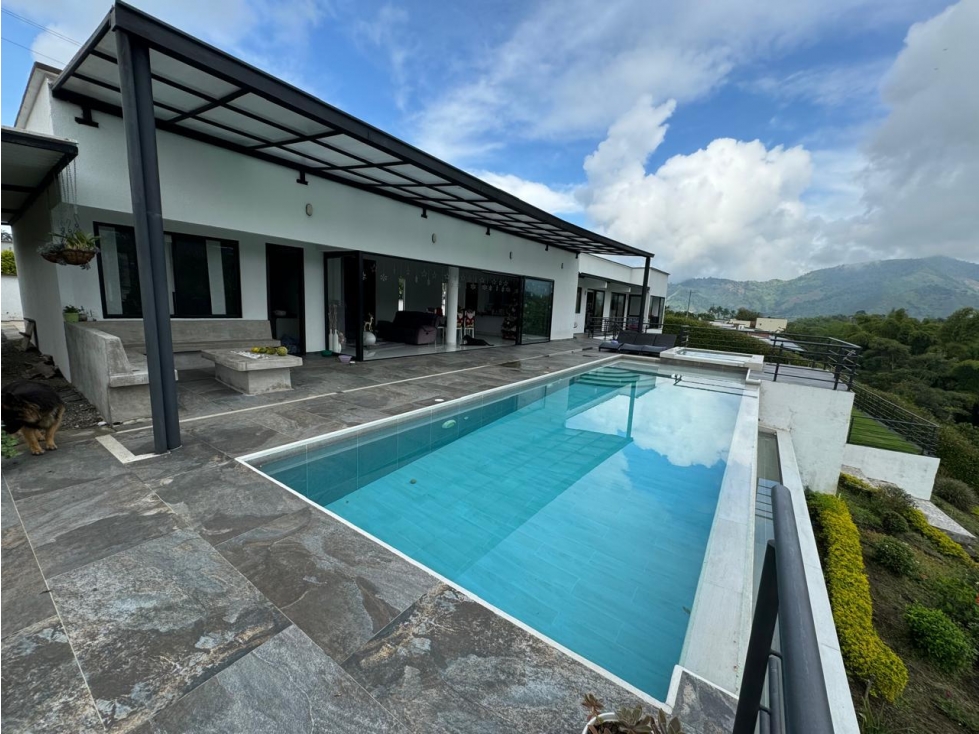 CASA DE LUJO EN EXCLUSIVO CONDOMINIO