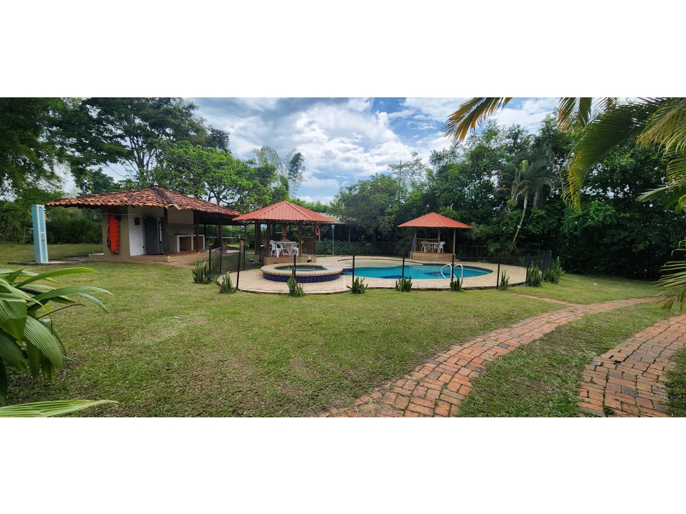 HERMOSA CASA FINCA EN CERRITOS — foto 2
