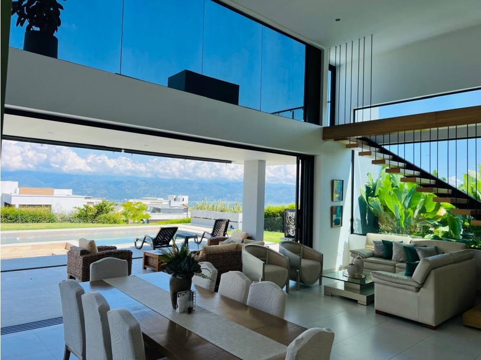 CASA DE LUJO PARA ESTRENAR CONDOMINIO CON PISCINA Y PRIVACIDAD