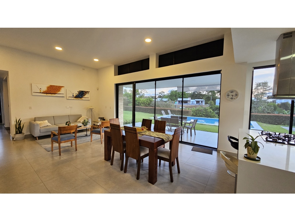 CASA CAMPESTRE EN CERRITOS - TECHOS DOBLE ALTURA, PISCINA Y JARDIN — foto 3