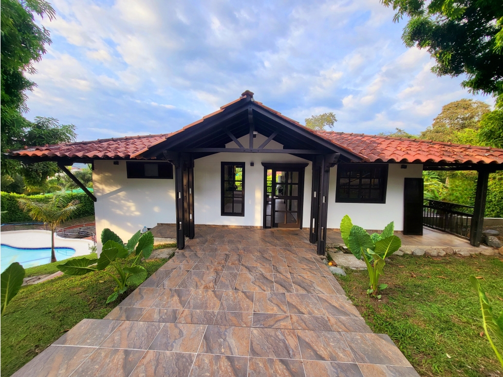 RENTA DE CASA CAMPESTRE  3.800 M² CON PISCINA, JACUZZI Y LAGO