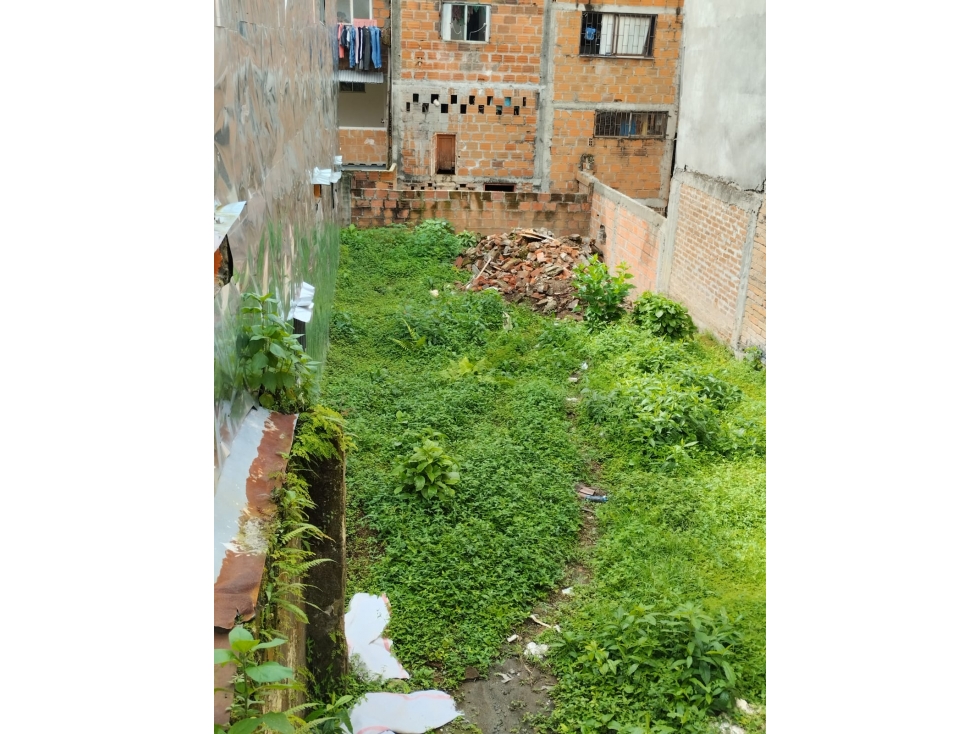 LOTE CON LICENCIA URBANÍSTICA PARA VIVIENDA TRIFAMILIAR PEREIRA — foto 2
