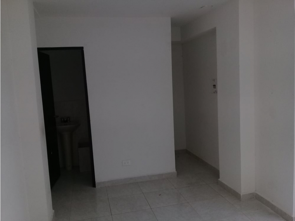 Edificio con 3 Locales y 2 Apartamentos Ingreso Mensual - 4